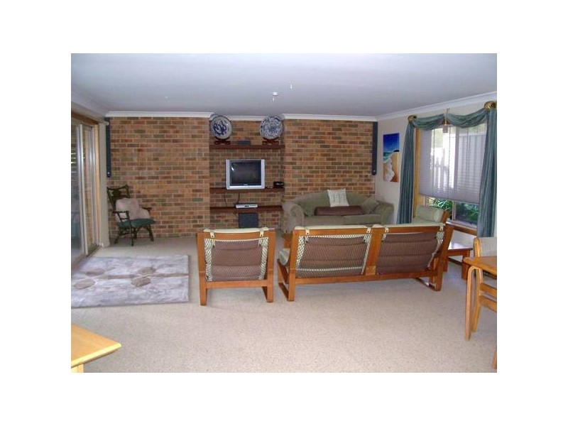 3 Silver Birch Close, Caves Beach NSW 2281