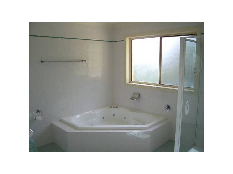 10 Forest Oak Place, Caves Beach NSW 2281