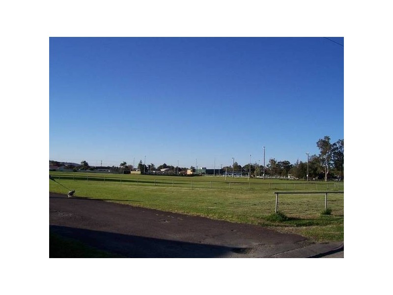 24 Marks Parade, Marks Point NSW 2280