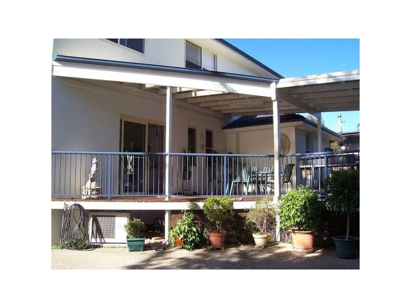 4 Caves Beach Road, Caves Beach NSW 2281