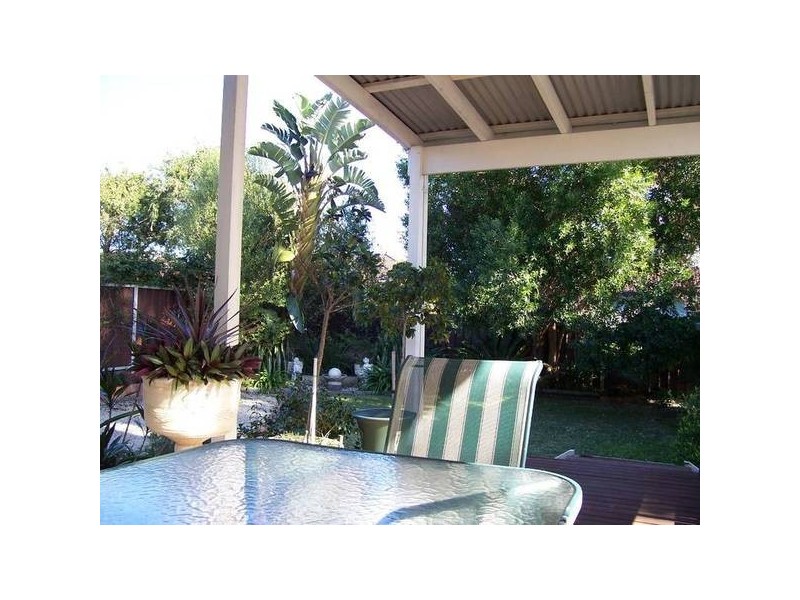 4 Caves Beach Road, Caves Beach NSW 2281
