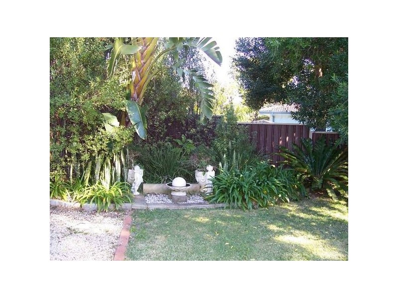 4 Caves Beach Road, Caves Beach NSW 2281