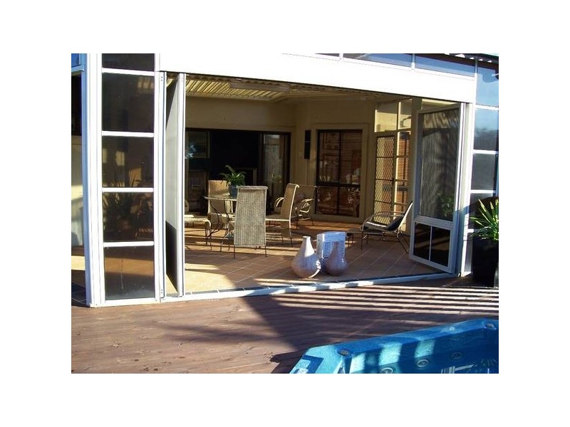 12 Seaspray Close, Caves Beach NSW 2281