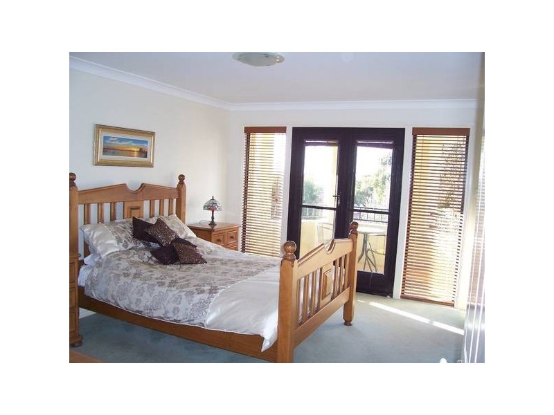 12 Seaspray Close, Caves Beach NSW 2281