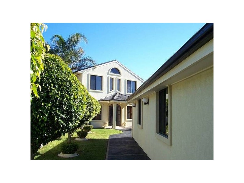 12 Seaspray Close, Caves Beach NSW 2281