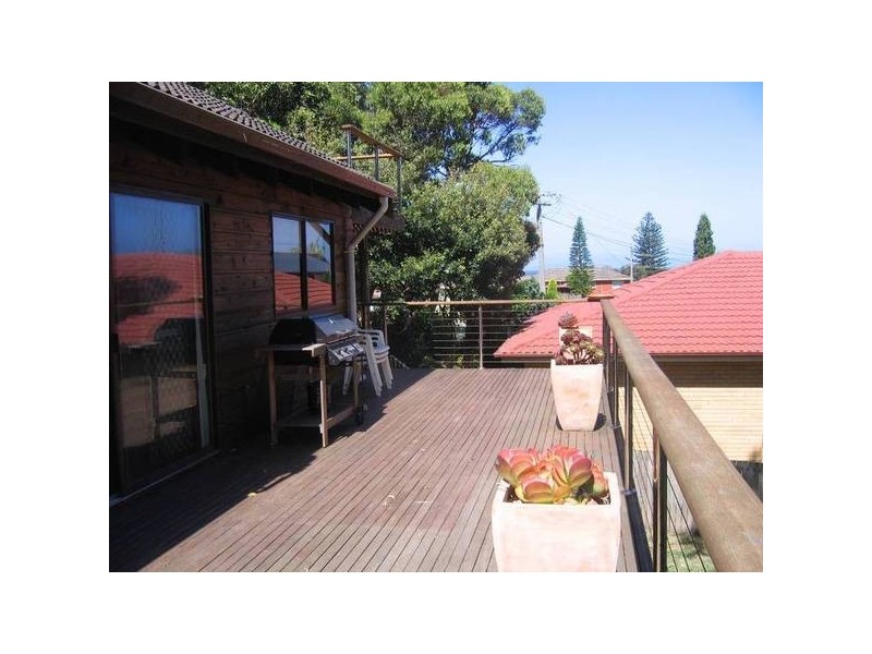 44 Oceanview Parade, Caves Beach NSW 2281