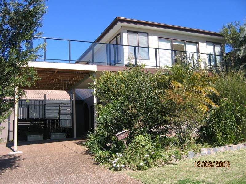 12 Park Avenue, Caves Beach NSW 2281