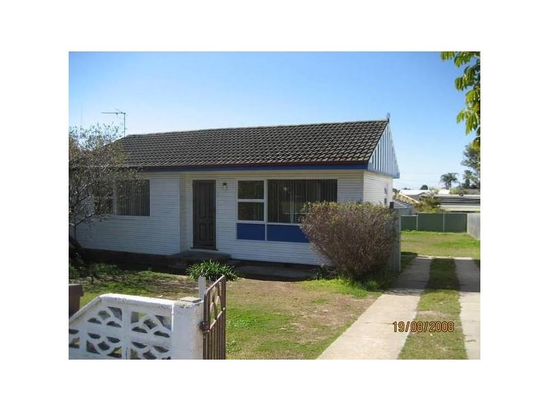 39 Macquarie Grove, Caves Beach NSW 2281