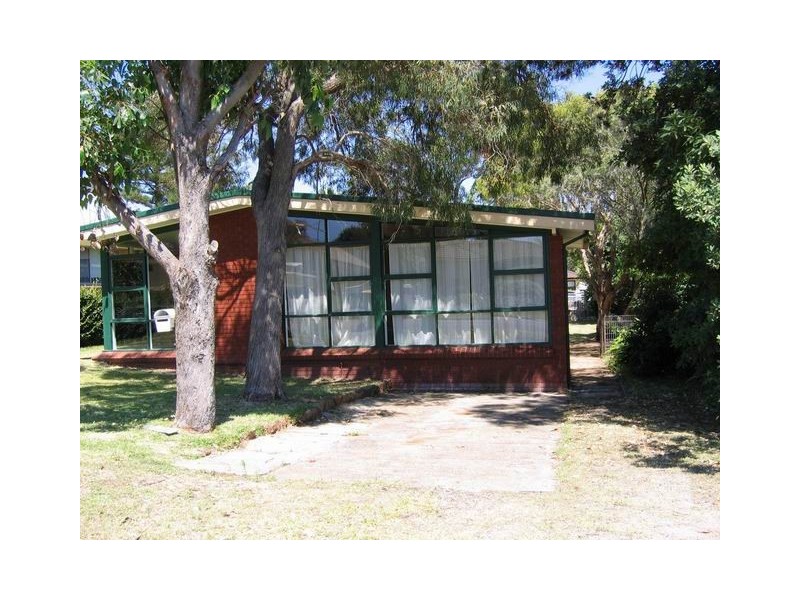 127 Macquarie Grove, Caves Beach NSW 2281