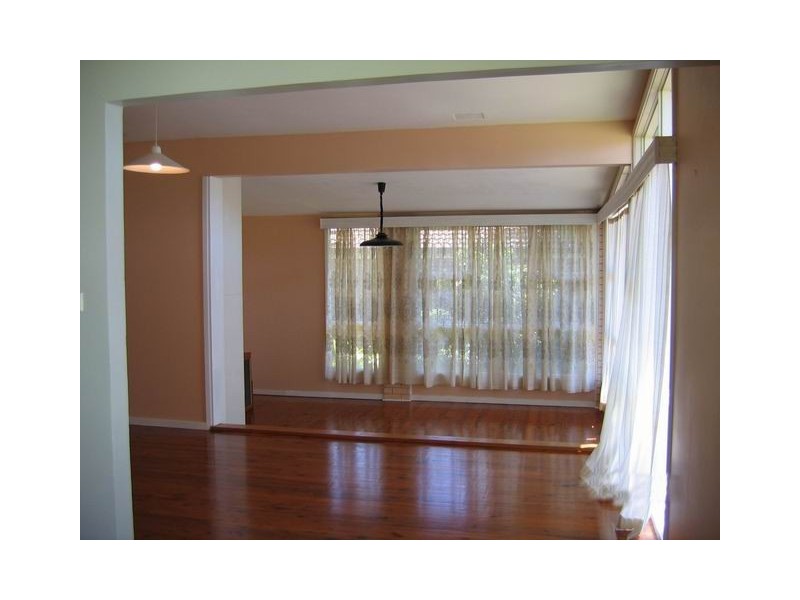 127 Macquarie Grove, Caves Beach NSW 2281