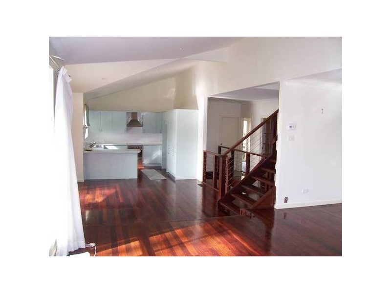 10 Forest Oak Place, Caves Beach NSW 2281