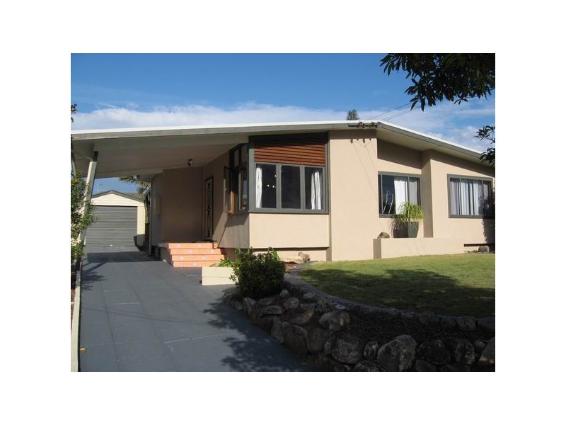 35 Alexander Avenue, Caves Beach NSW 2281