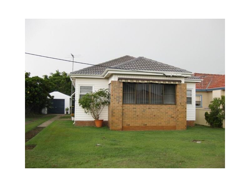 6 Warea, Blacksmiths NSW 2281