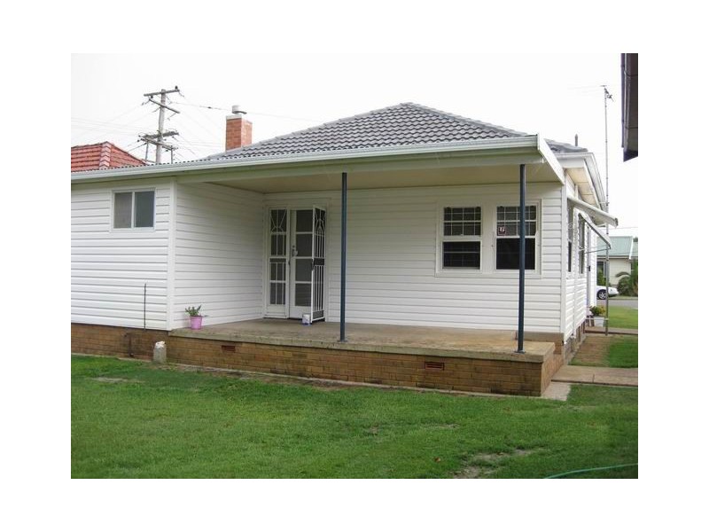 6 Warea, Blacksmiths NSW 2281