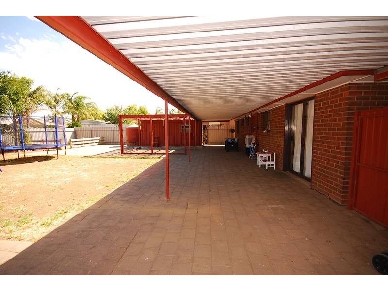 8 Reynolds Drive, Paralowie SA 5108