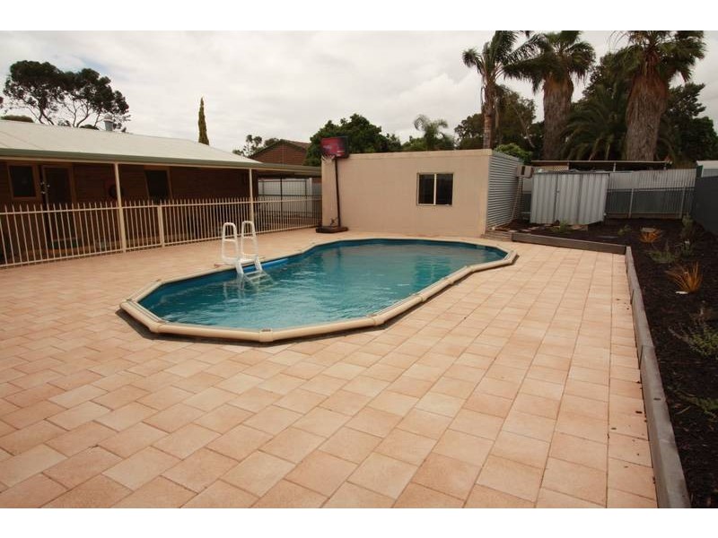 10 McCullogh Street, Elizabeth Downs SA 5113