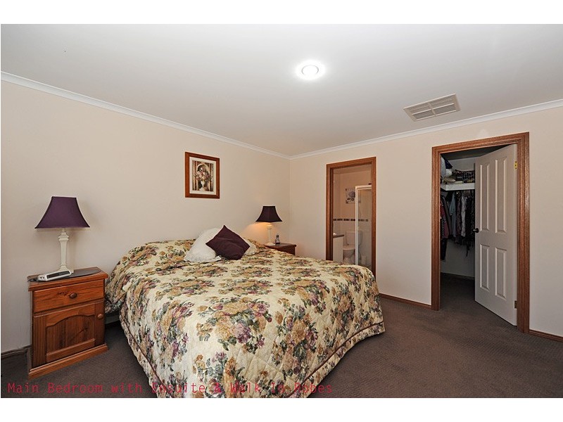 8 Edgewater Place,, Burton SA 5110