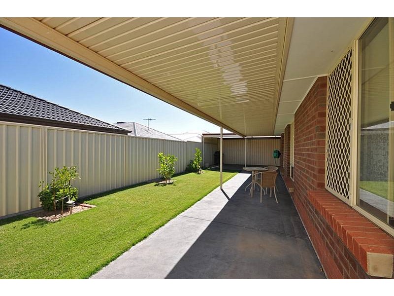 8 Edgewater Place,, Burton SA 5110