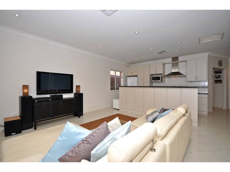 17 Emerald Street, Mawson Lakes SA 5095