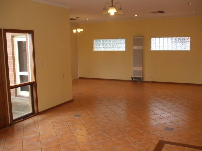 30 Leabrook Drive, Para Hills SA 5096