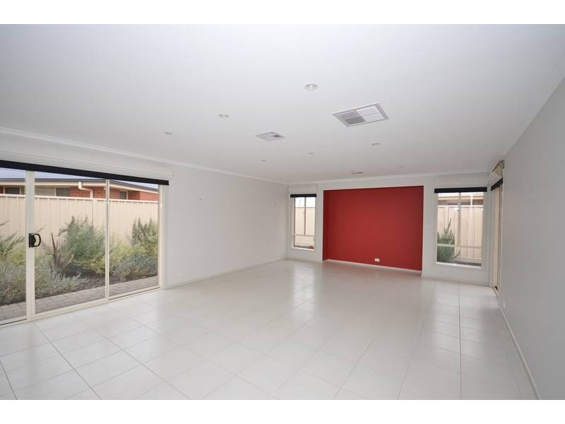 24 The Boulevard, Parafield Gardens SA 5107
