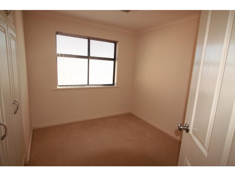 2b Trinity Circuit, Mawson Lakes SA 5095