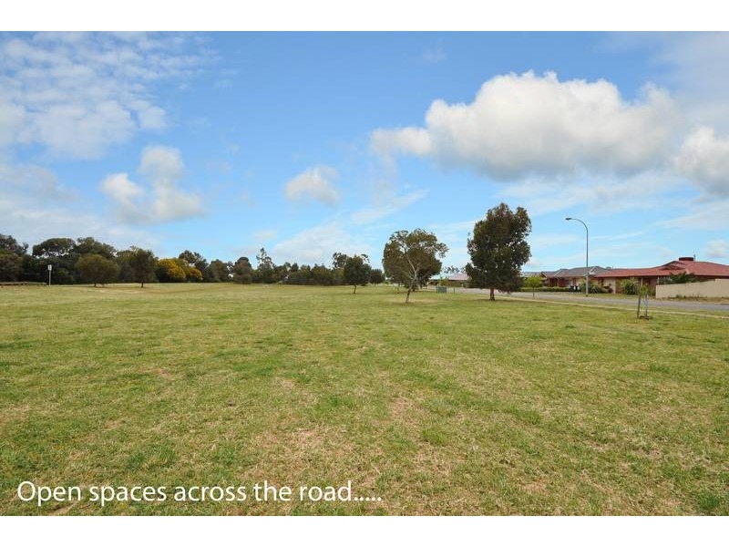 69 Castle Drive, Burton SA 5110