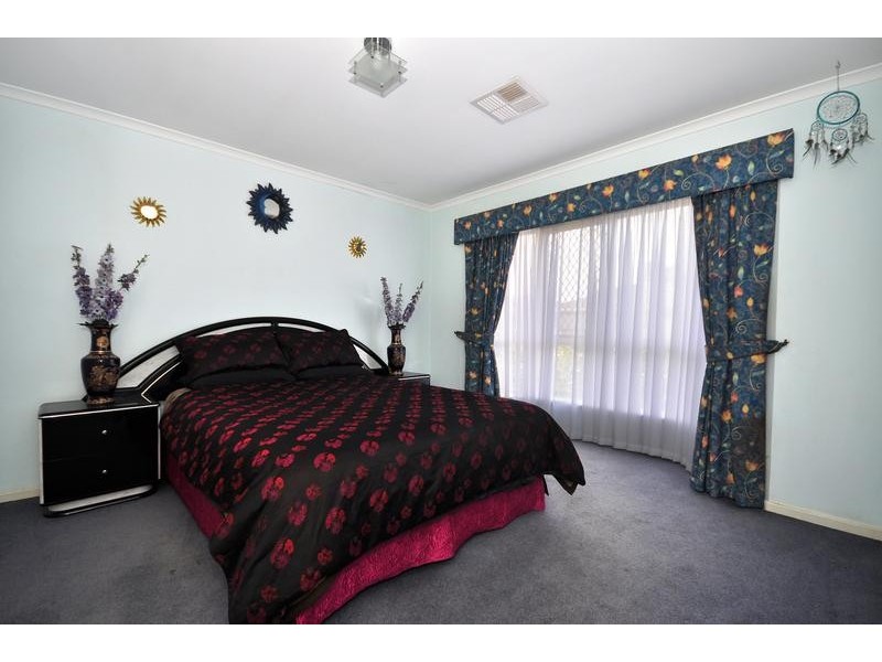 15 Lakeside Drive, Paralowie SA 5108