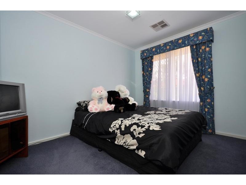 15 Lakeside Drive, Paralowie SA 5108