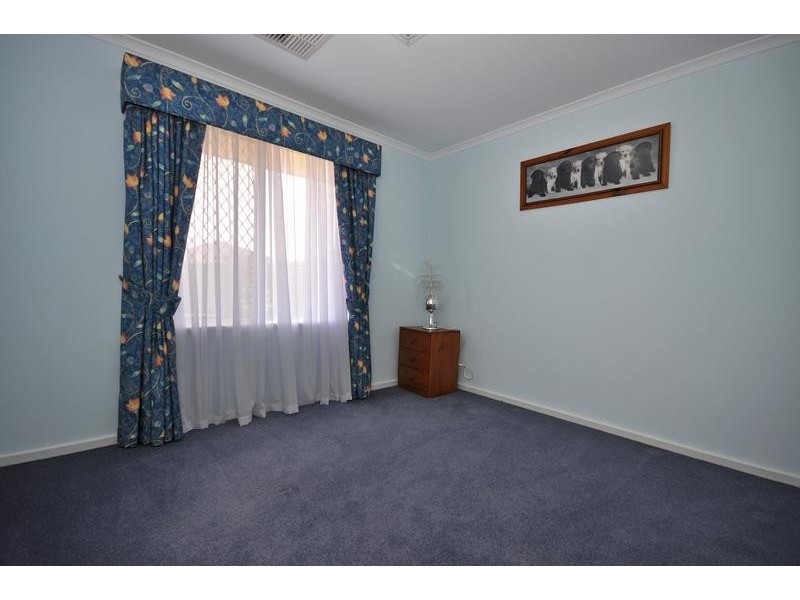 15 Lakeside Drive, Paralowie SA 5108