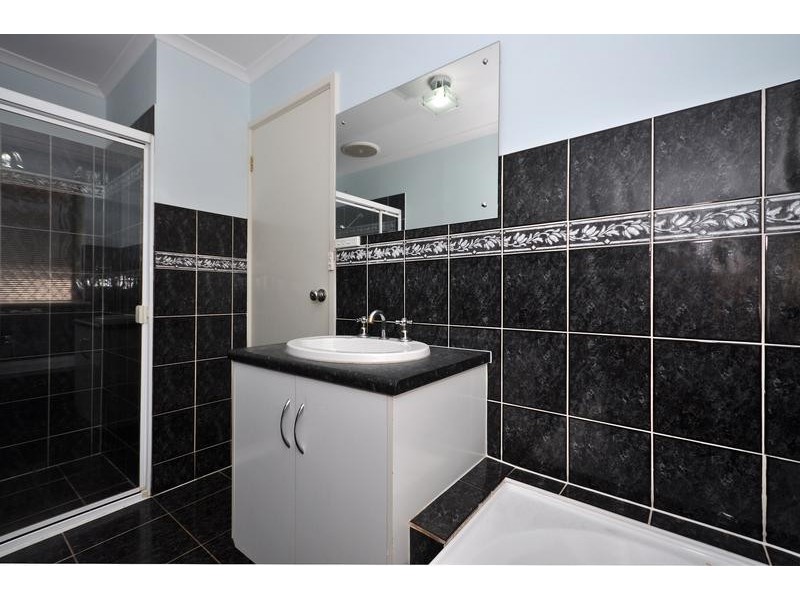 15 Lakeside Drive, Paralowie SA 5108