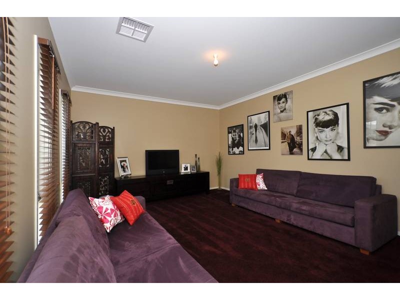 25 Brimpton Avenue, Mawson Lakes SA 5095