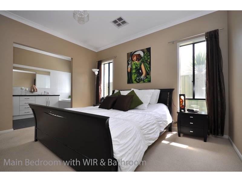 25 Brimpton Avenue, Mawson Lakes SA 5095