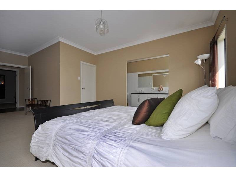 25 Brimpton Avenue, Mawson Lakes SA 5095