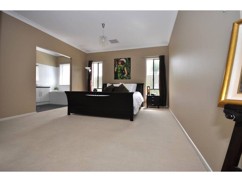 25 Brimpton Avenue, Mawson Lakes SA 5095