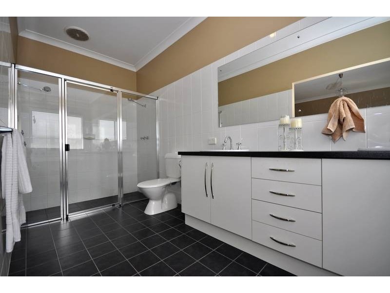 25 Brimpton Avenue, Mawson Lakes SA 5095