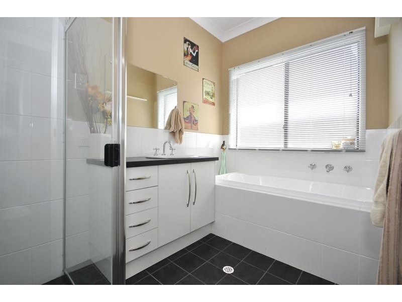 25 Brimpton Avenue, Mawson Lakes SA 5095