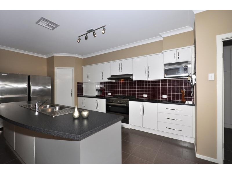 25 Brimpton Avenue, Mawson Lakes SA 5095