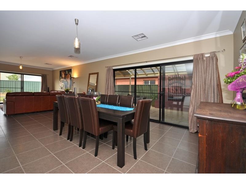 25 Brimpton Avenue, Mawson Lakes SA 5095