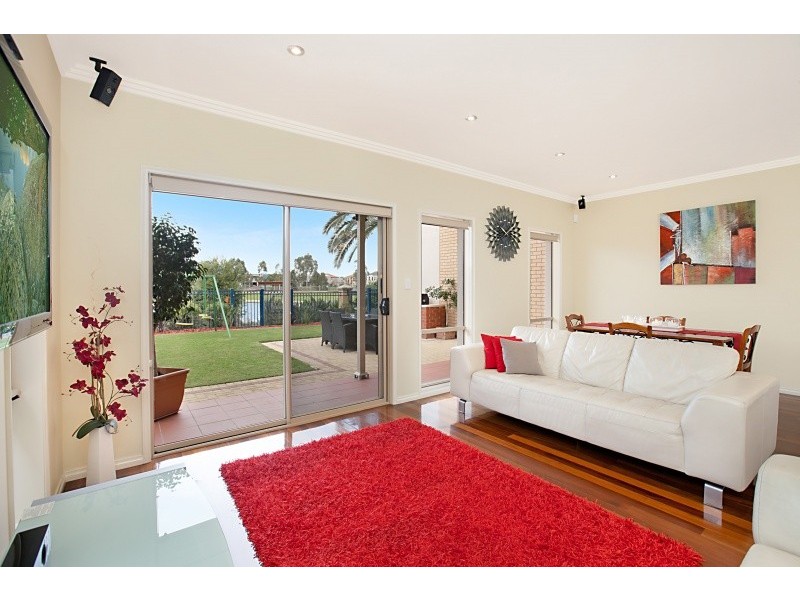 28 Lomond Circuit, Mawson Lakes SA 5095