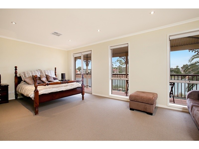 28 Lomond Circuit, Mawson Lakes SA 5095