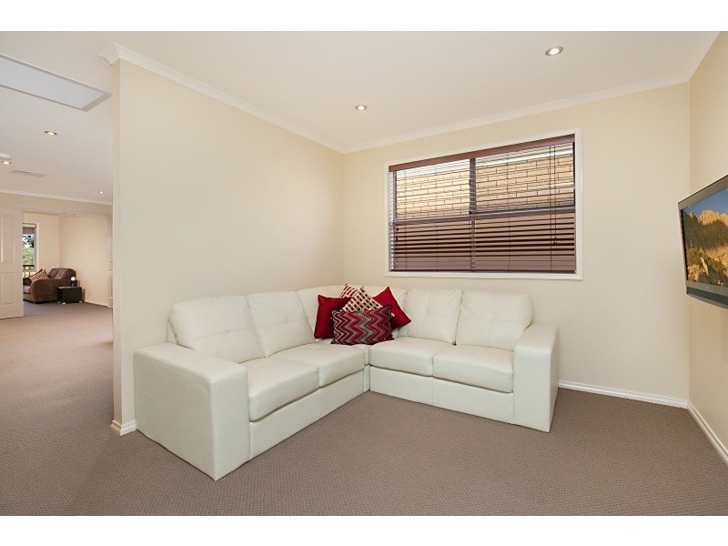 28 Lomond Circuit, Mawson Lakes SA 5095