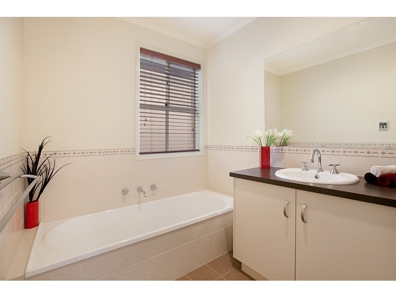 28 Lomond Circuit, Mawson Lakes SA 5095
