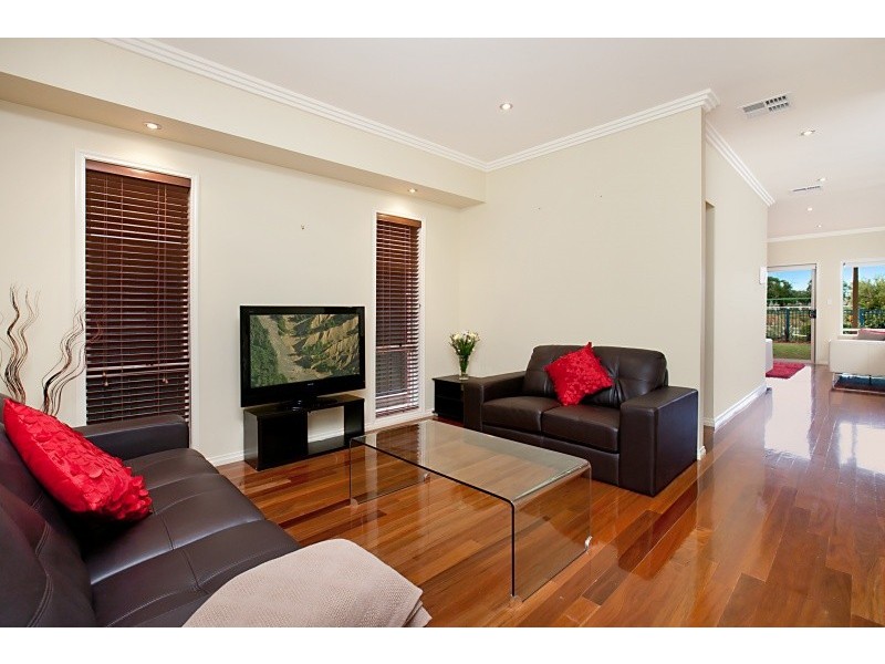 28 Lomond Circuit, Mawson Lakes SA 5095