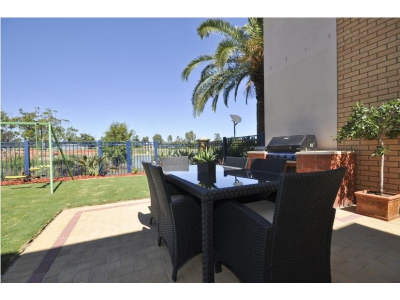 28 Lomond Circuit, Mawson Lakes SA 5095