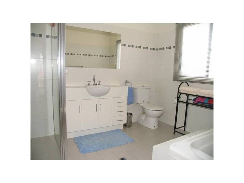 28 Windermere Crescent, Mawson Lakes SA 5095