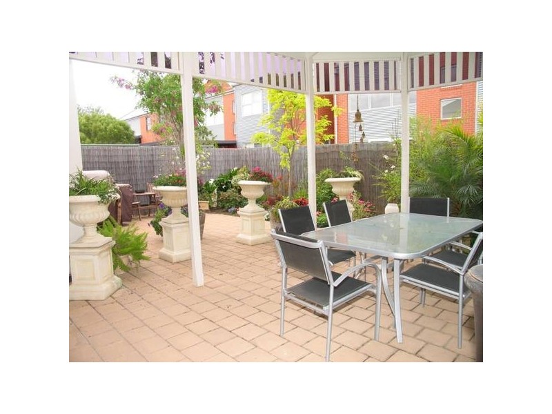 28 Windermere Crescent, Mawson Lakes SA 5095