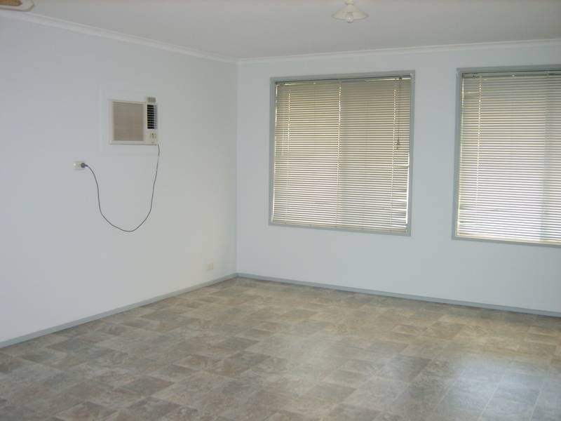 53 President Avenue, Andrews Farm SA 5114