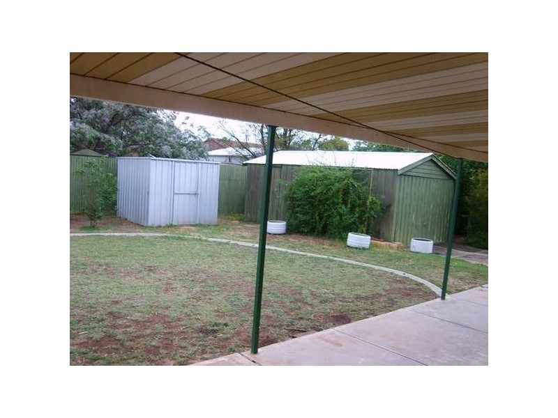 1 Noora Crescent, Munno Para SA 5115