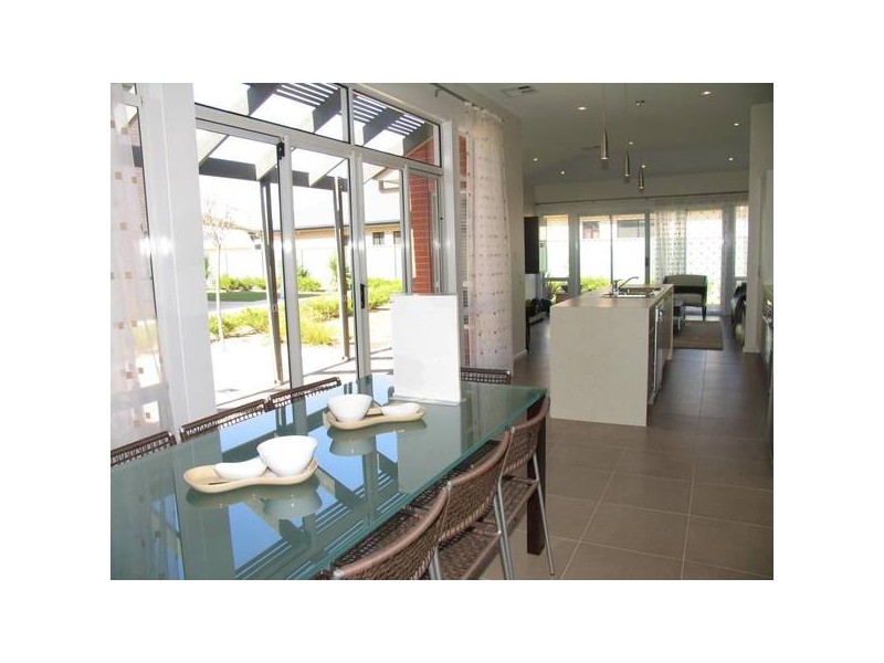 36 Shoalhaven Circuit, Mawson Lakes SA 5095